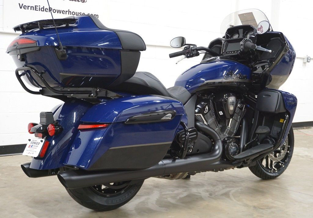 Pursuit Dark Horse 112