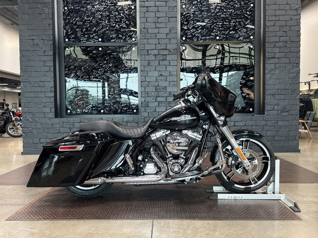 Street Glide®