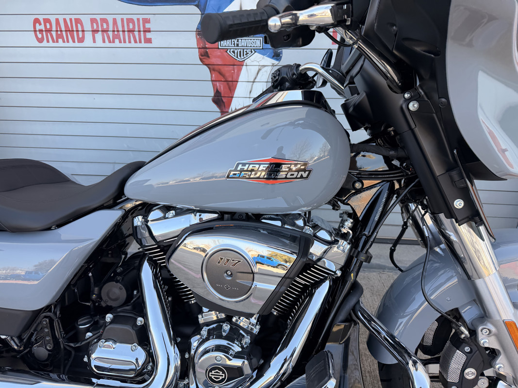 Street Glide®