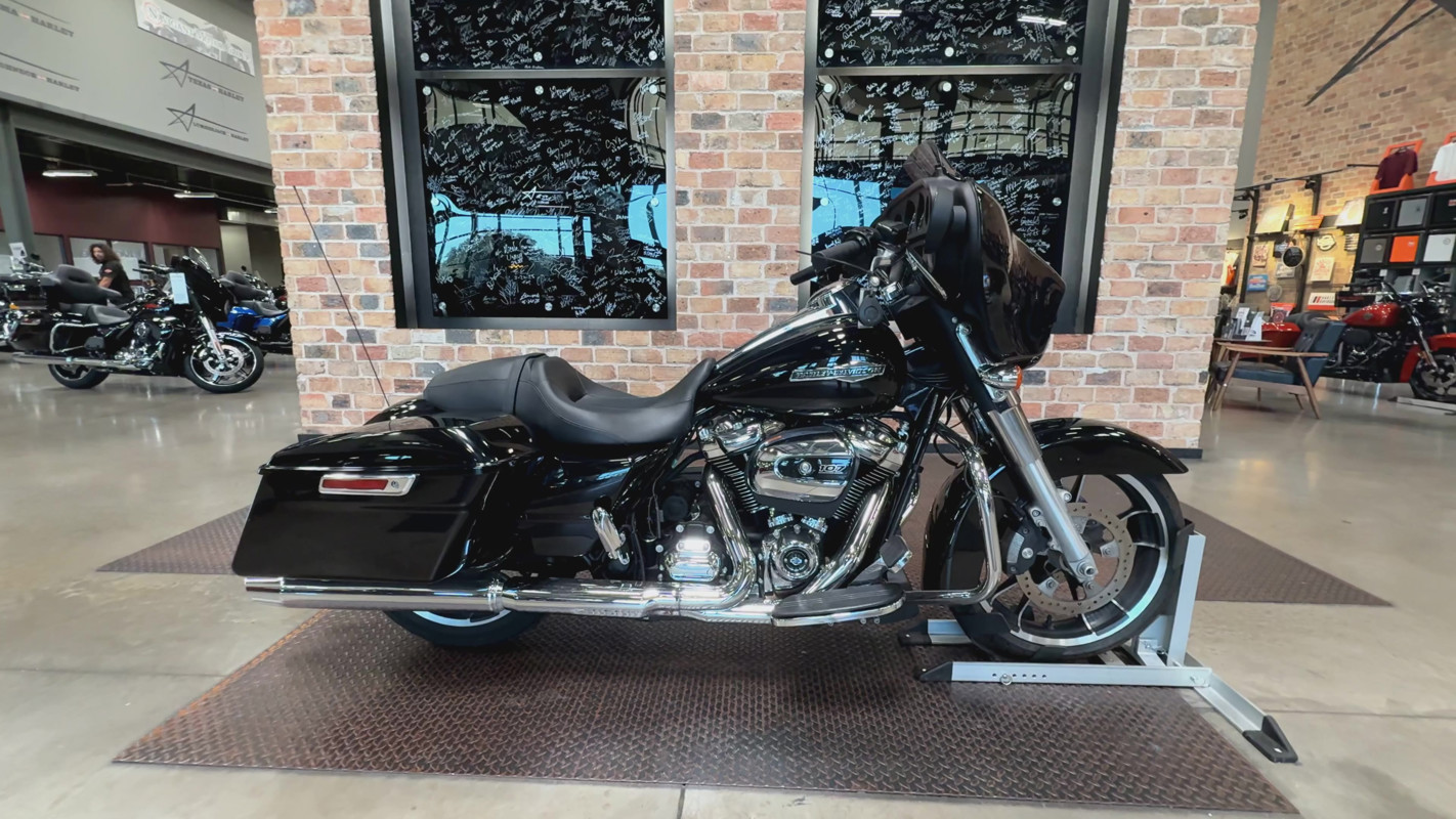 Street Glide®