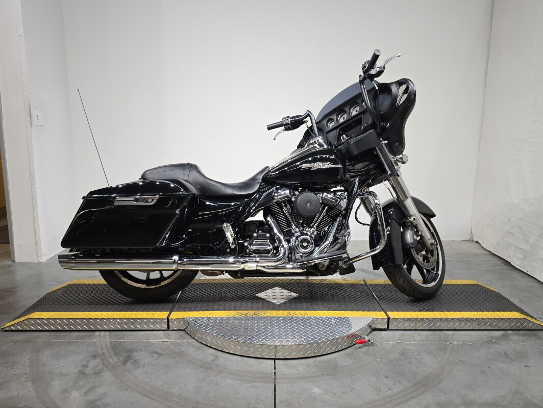 Street Glide®