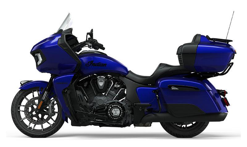 Pursuit Dark Horse Premium Package