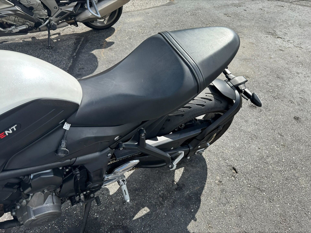 Trident 660