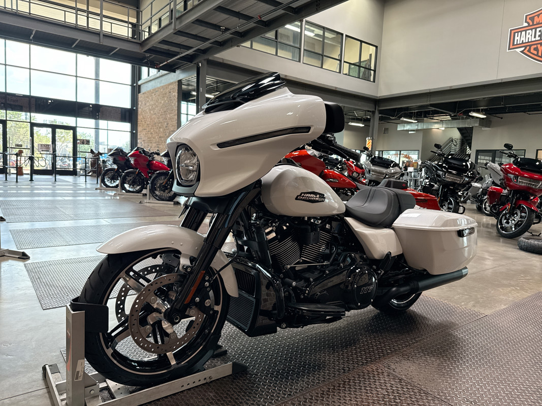 Street Glide®