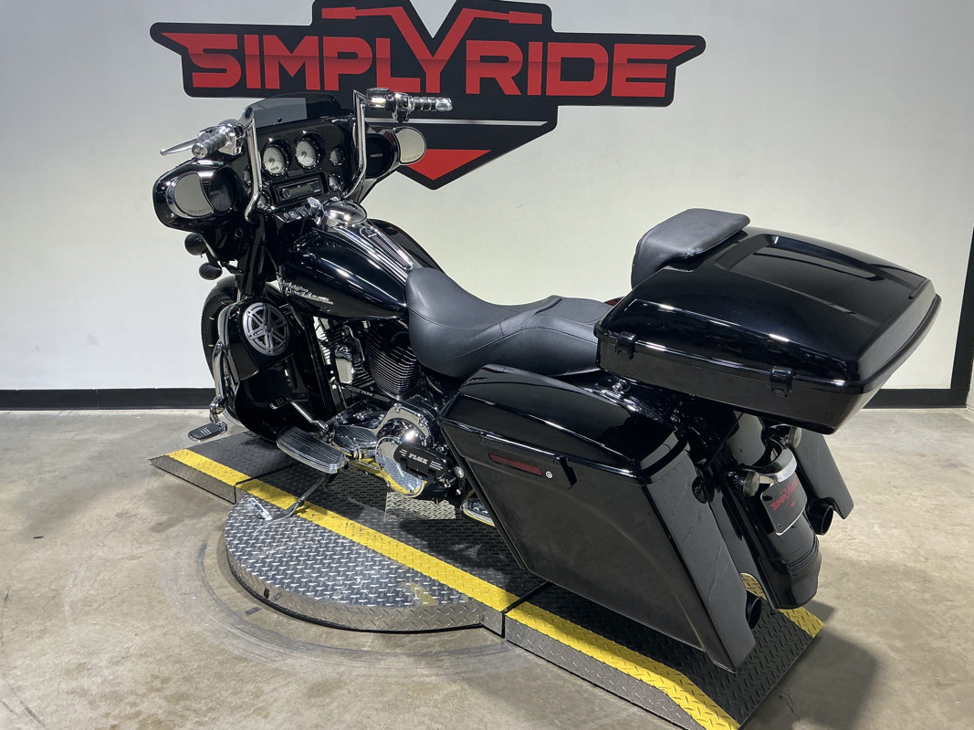 Street Glide®
