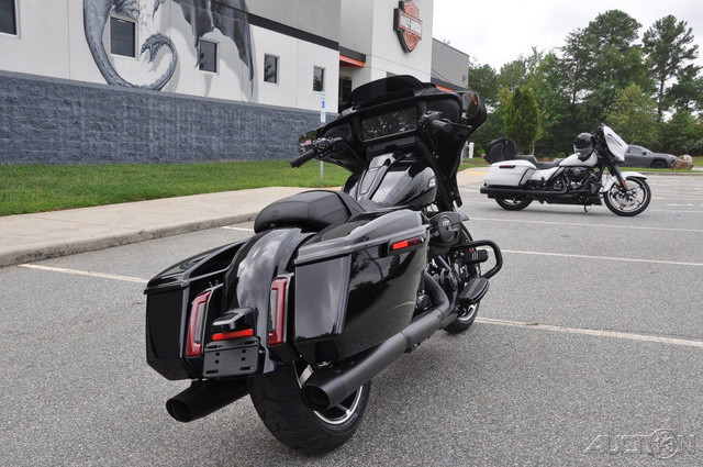 Street Glide®