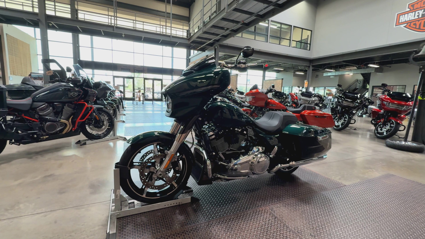 Street Glide®