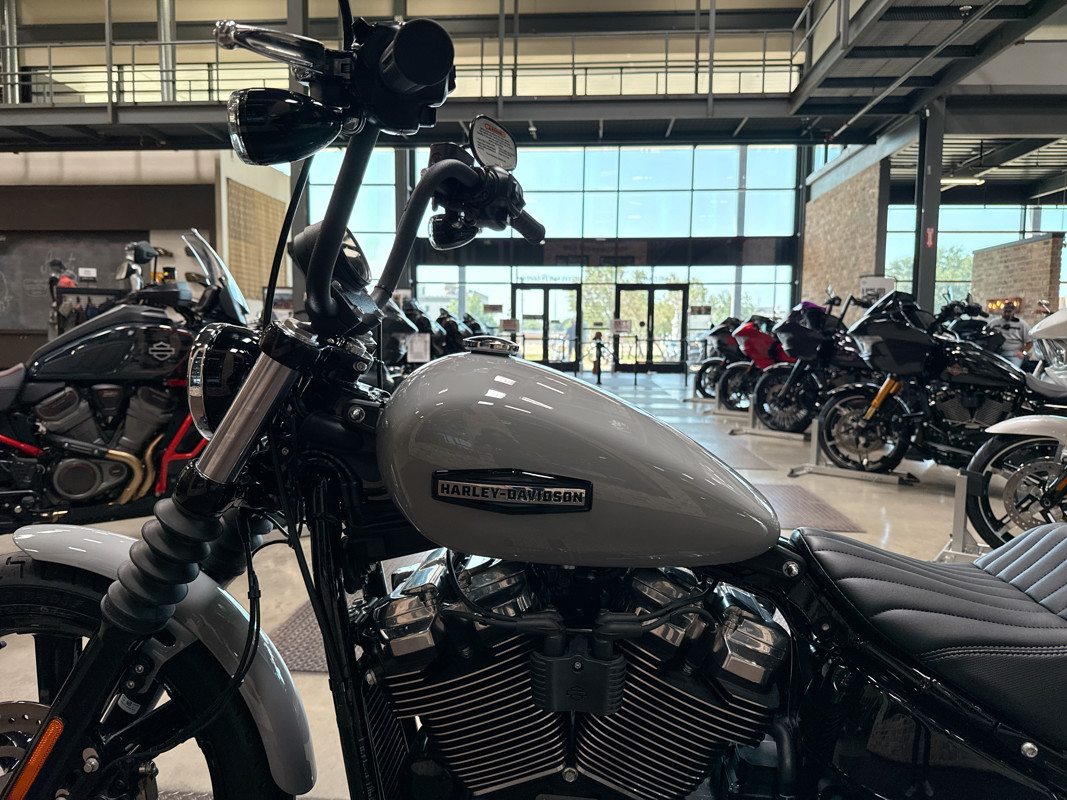 Street Bob®