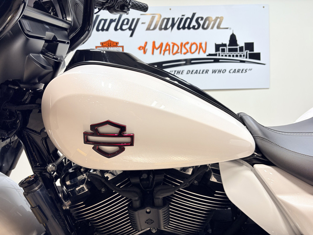 Street Glide®