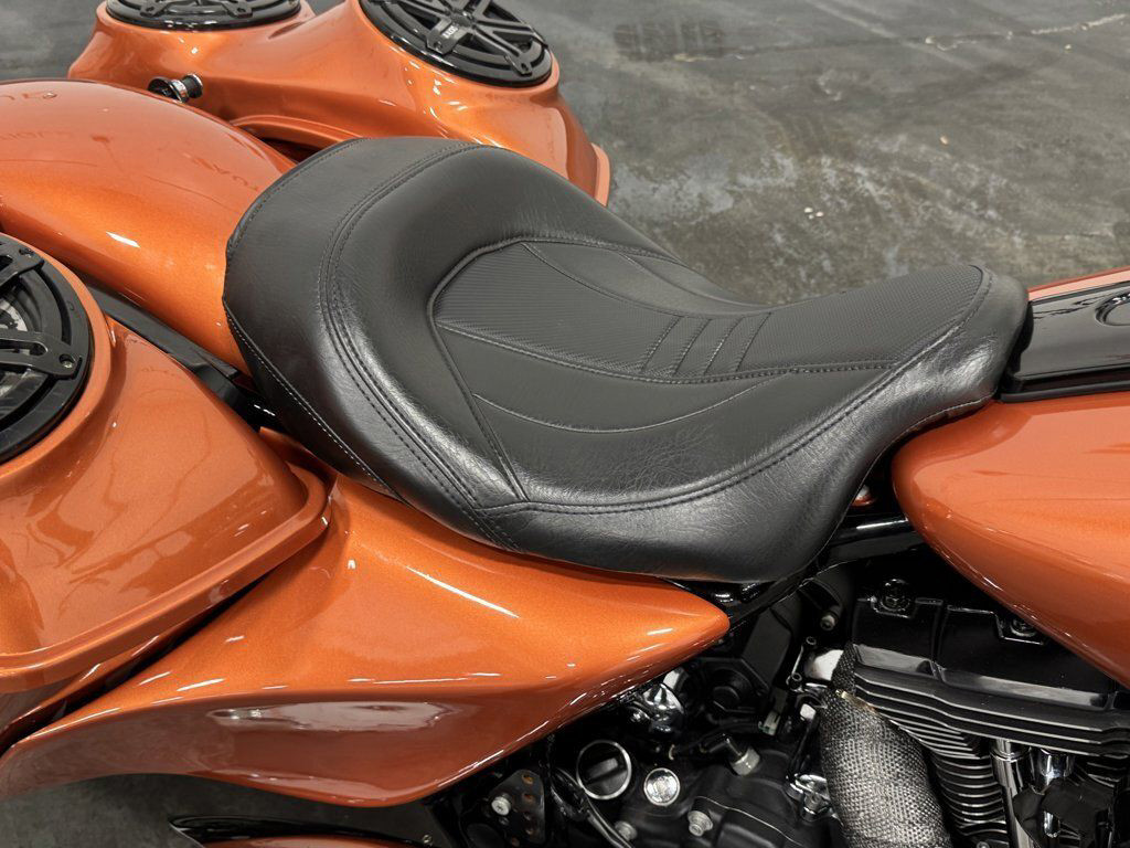 CVO™ Road Glide® Custom 