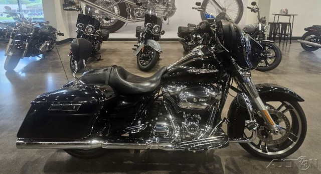 Street Glide®