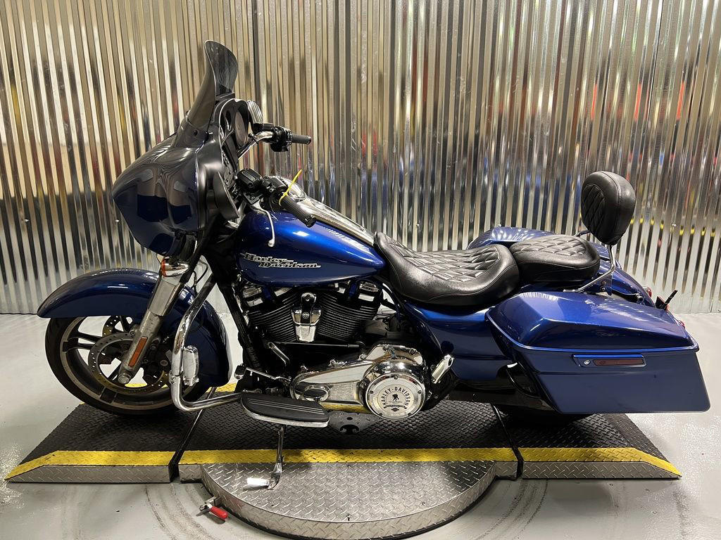Street Glide®