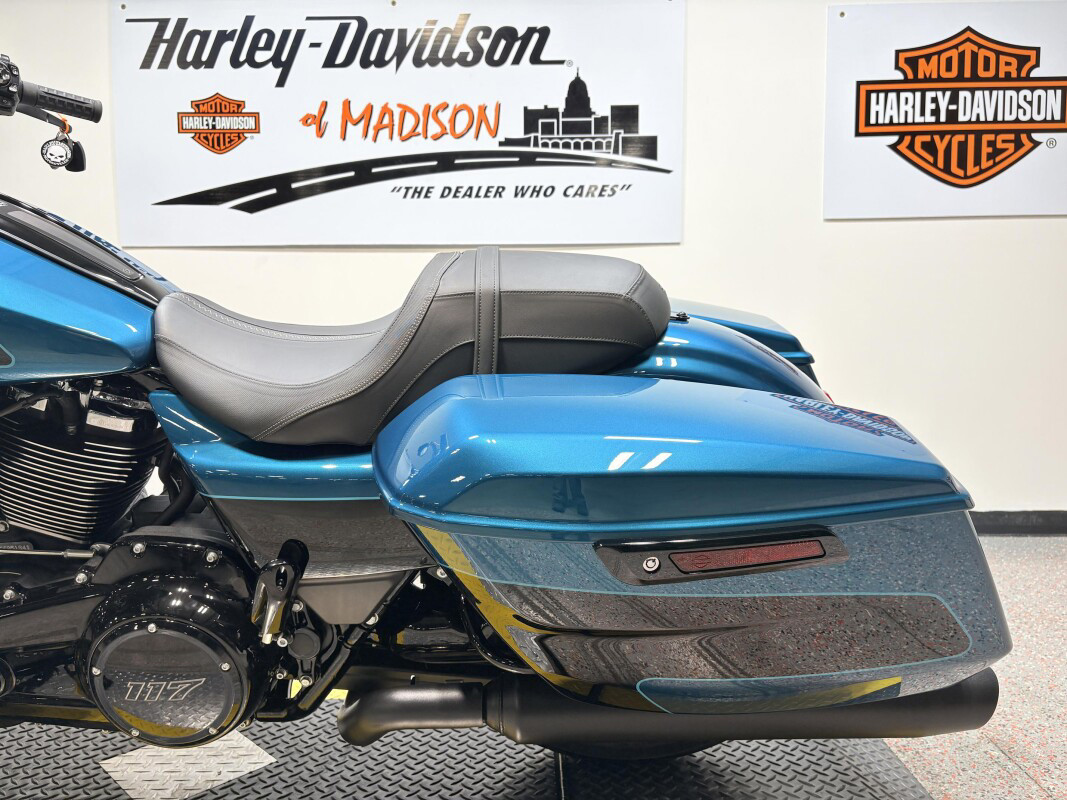 Street Glide®