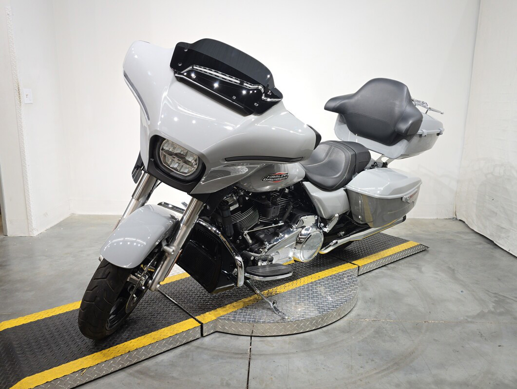 Street Glide®