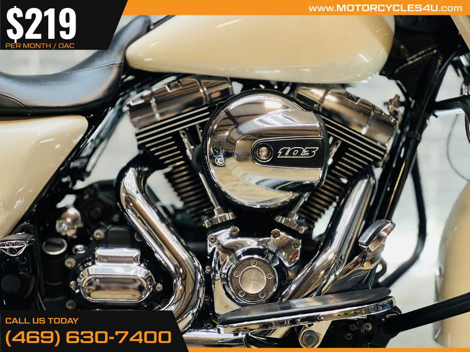 Street Glide®