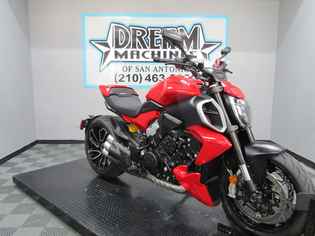 Diavel V4