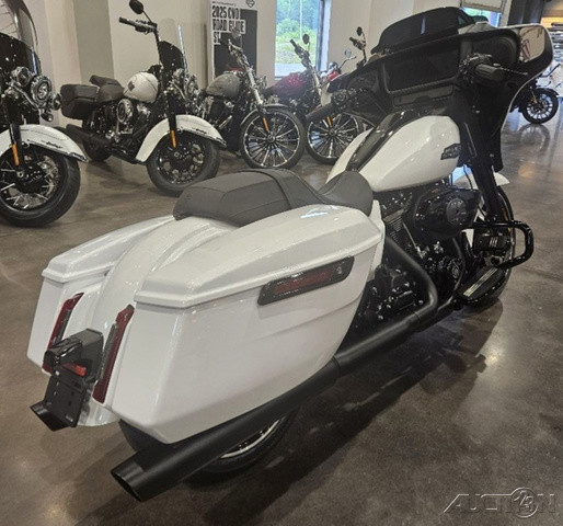 Street Glide®