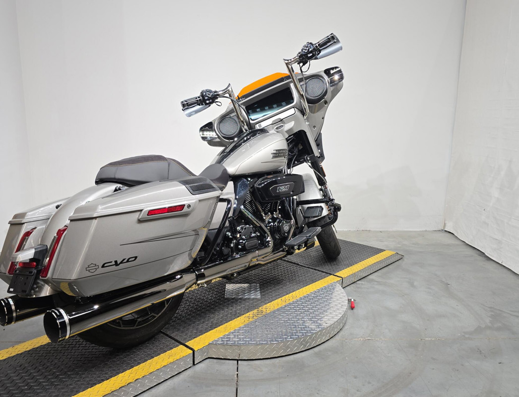 CVO® Street Glide®