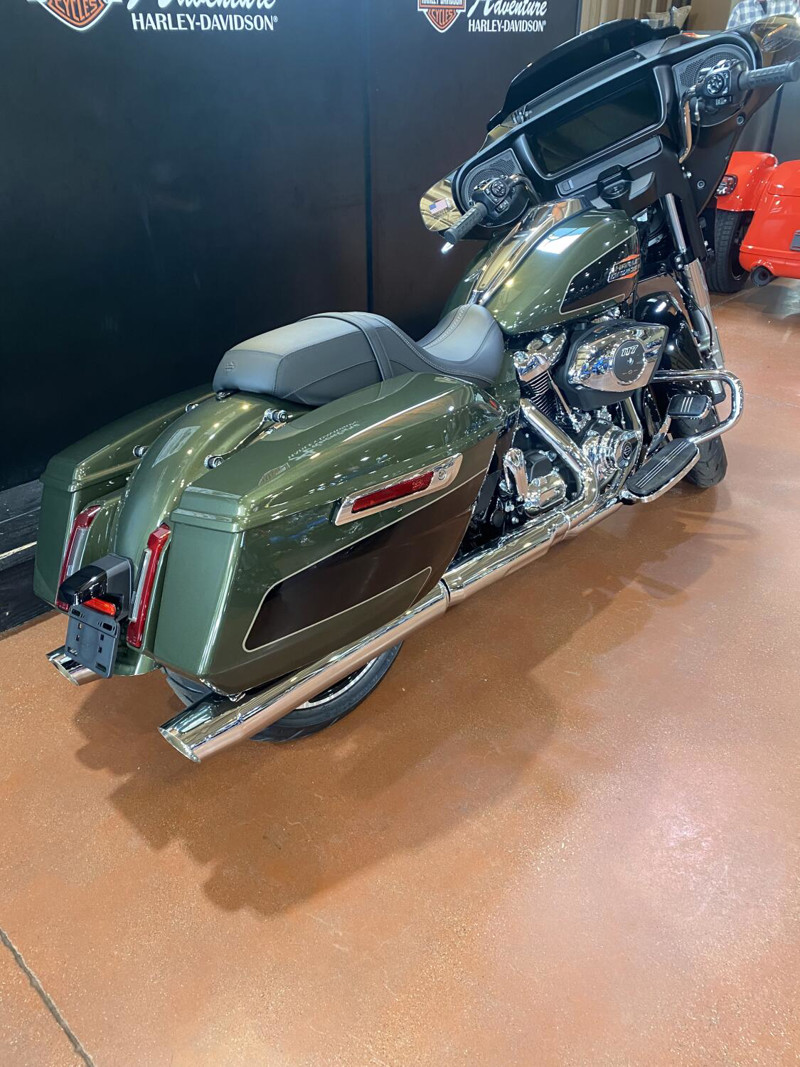 Street Glide®
