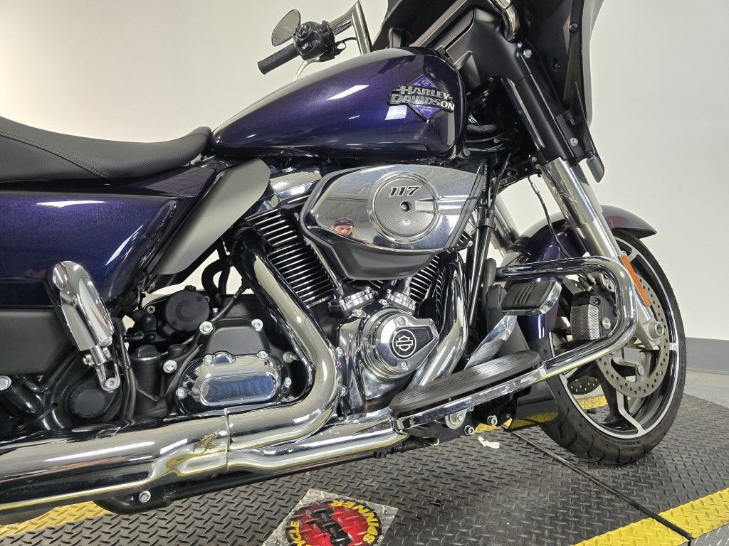 Street Glide®