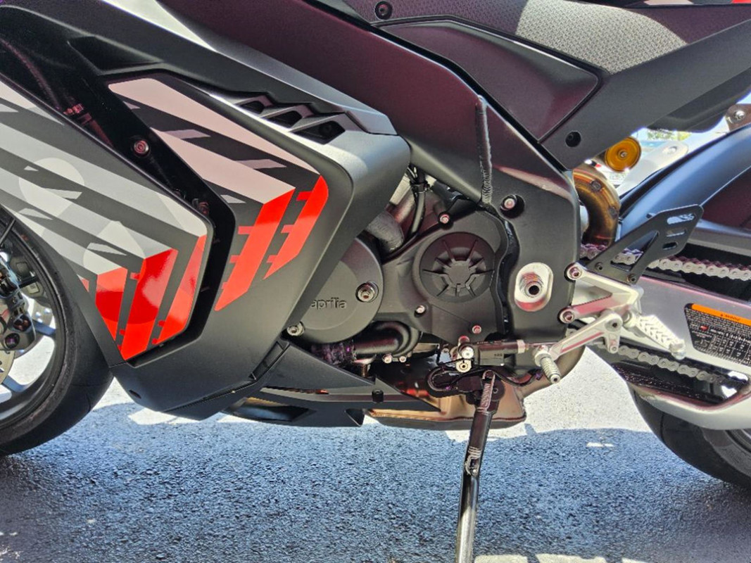 RSV4 1100
