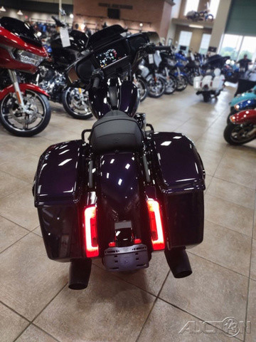 Street Glide®