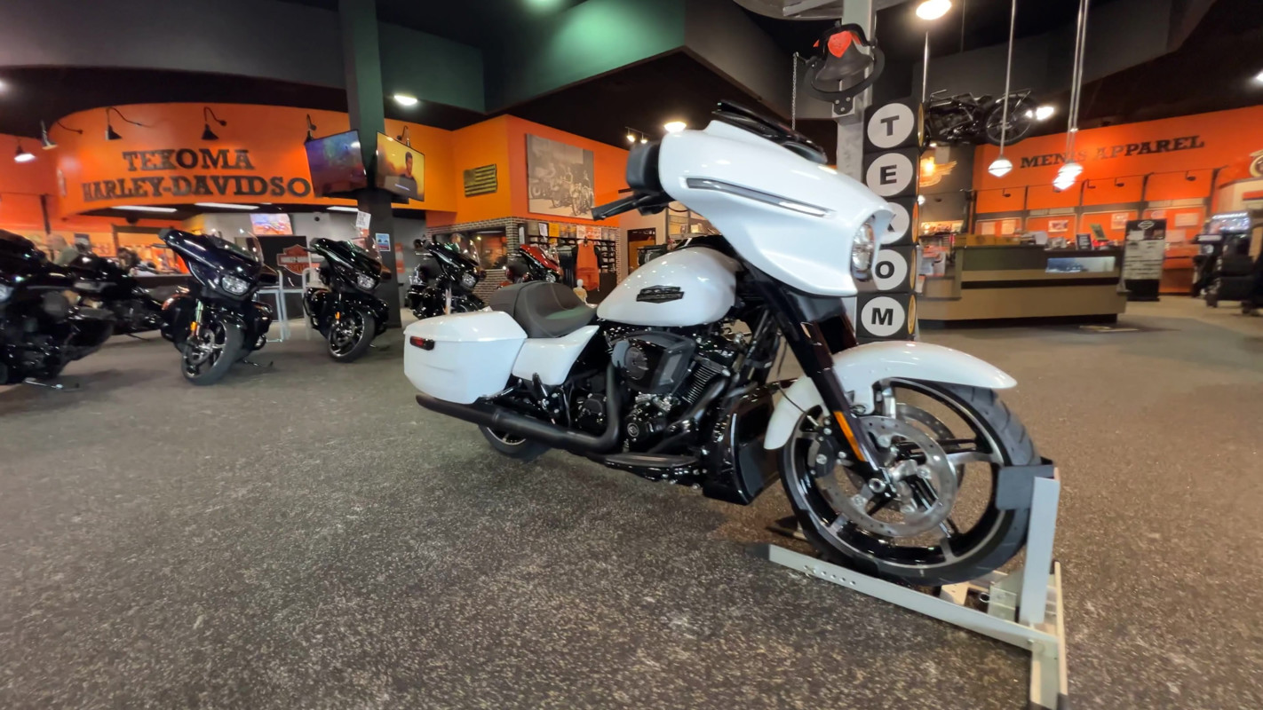 Street Glide®