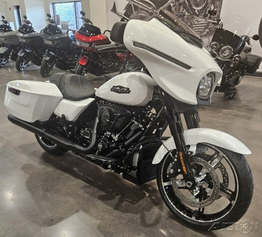 Street Glide®