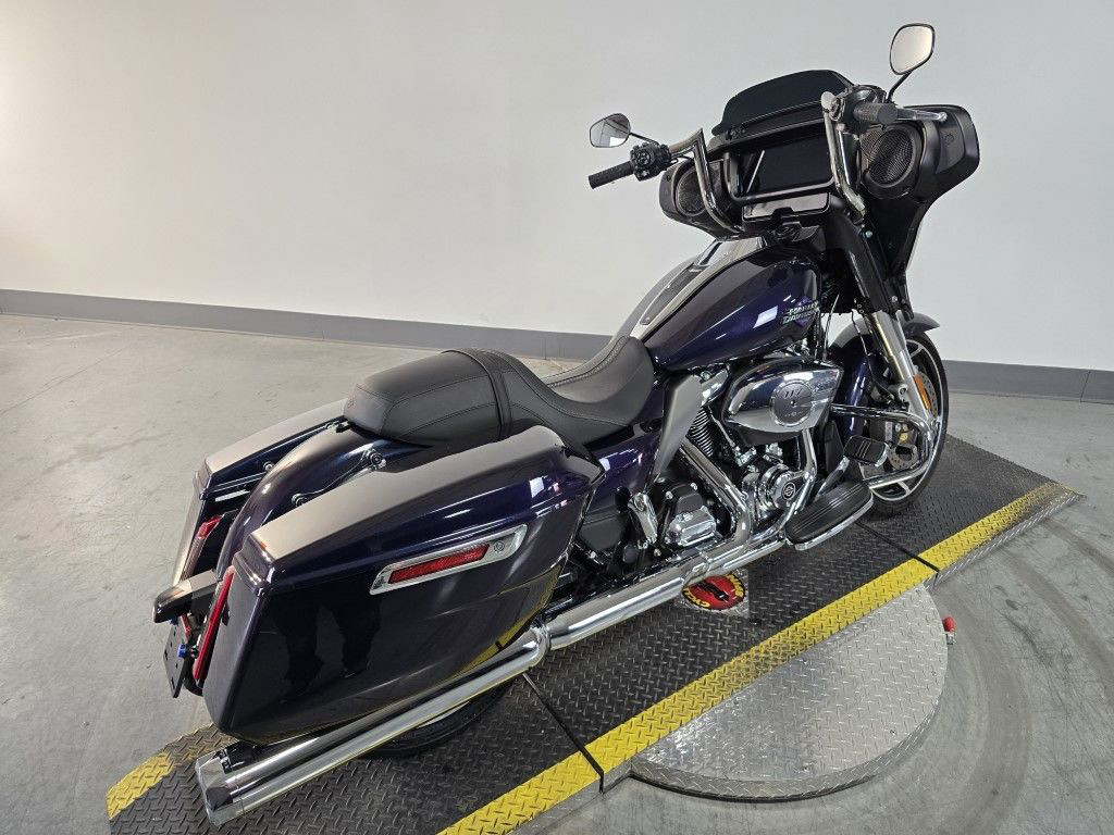 Street Glide®