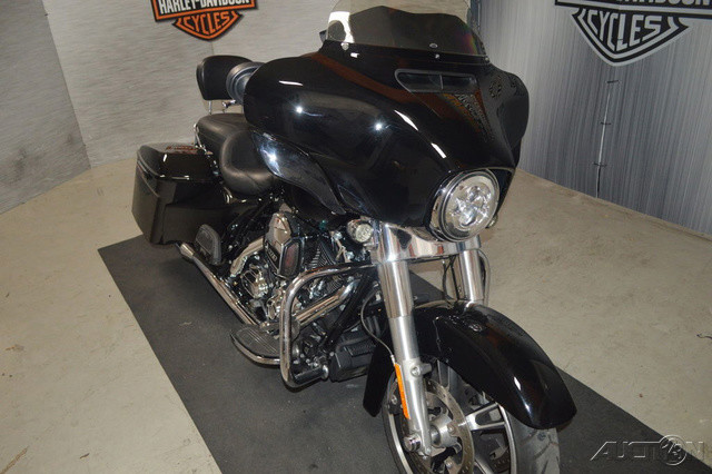 Street Glide®