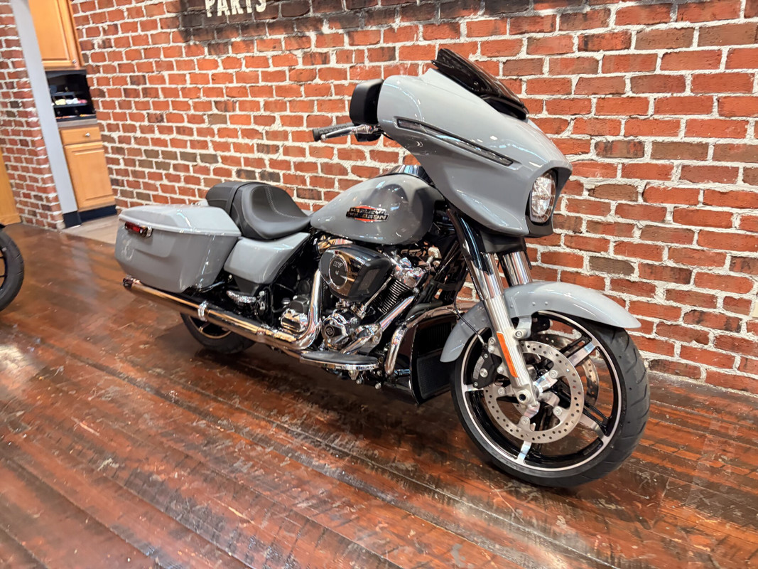 Street Glide®
