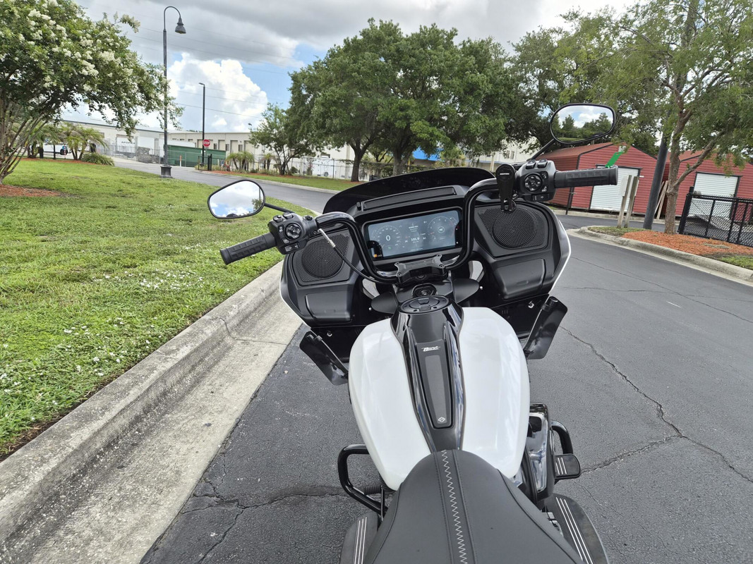 Road Glide®
