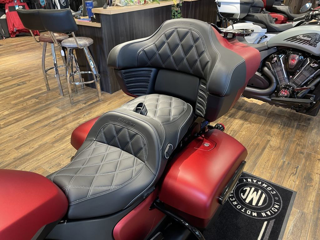 Pursuit Dark Horse 112