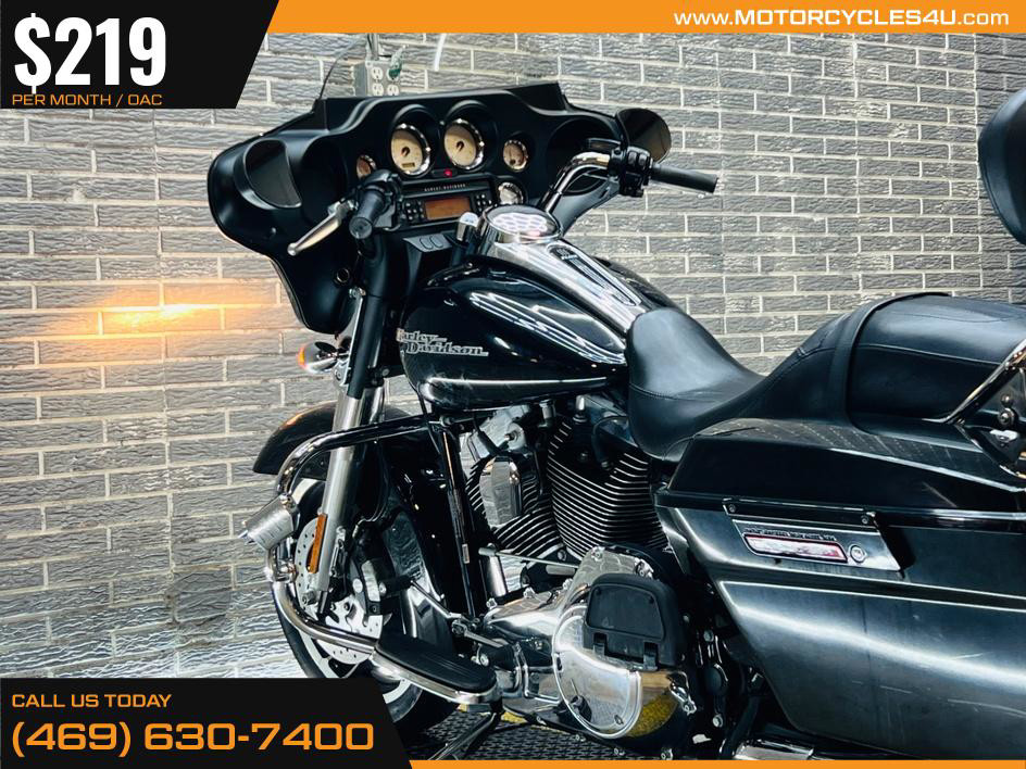 Street Glide®