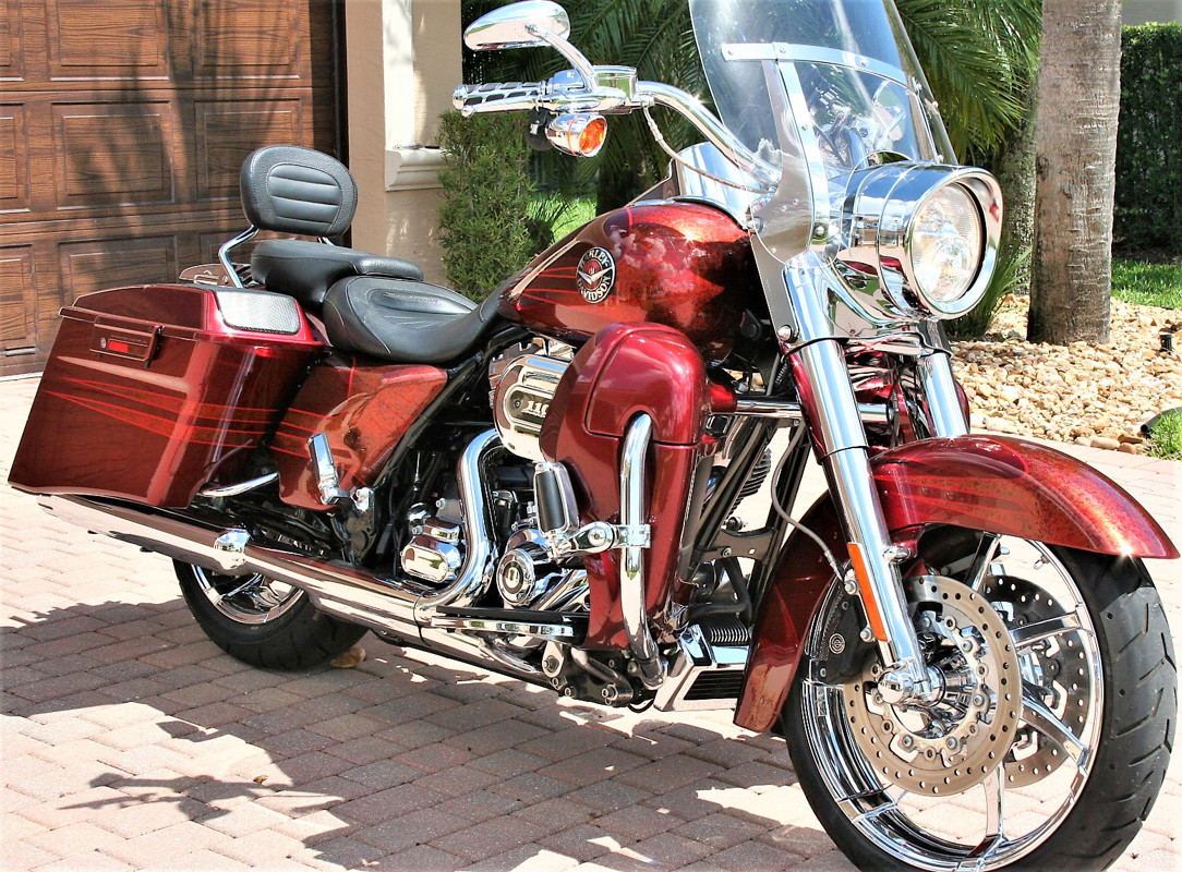 2013 Harley-Davidson® FLHRSE5 CVO® Road 