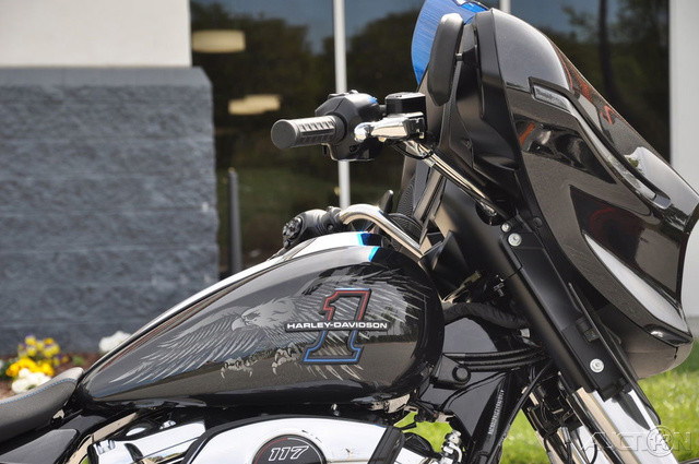 Street Glide®