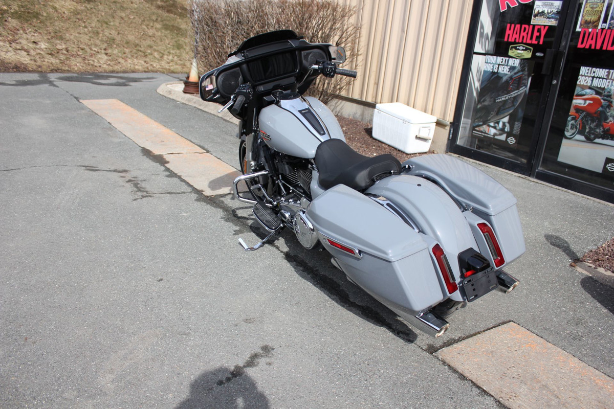 Street Glide®