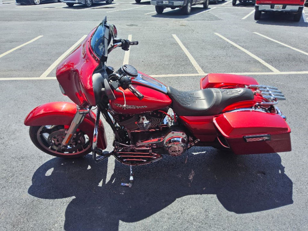 Street Glide®