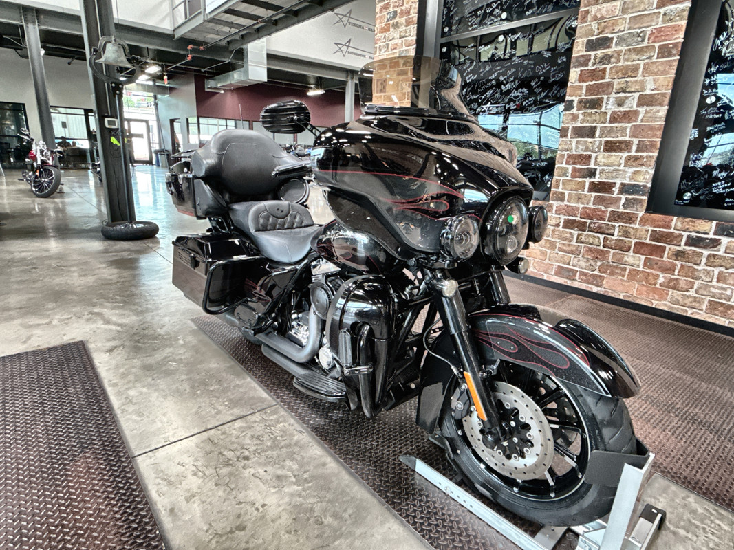 CVO® Ultra Classic® Electra Glide® 