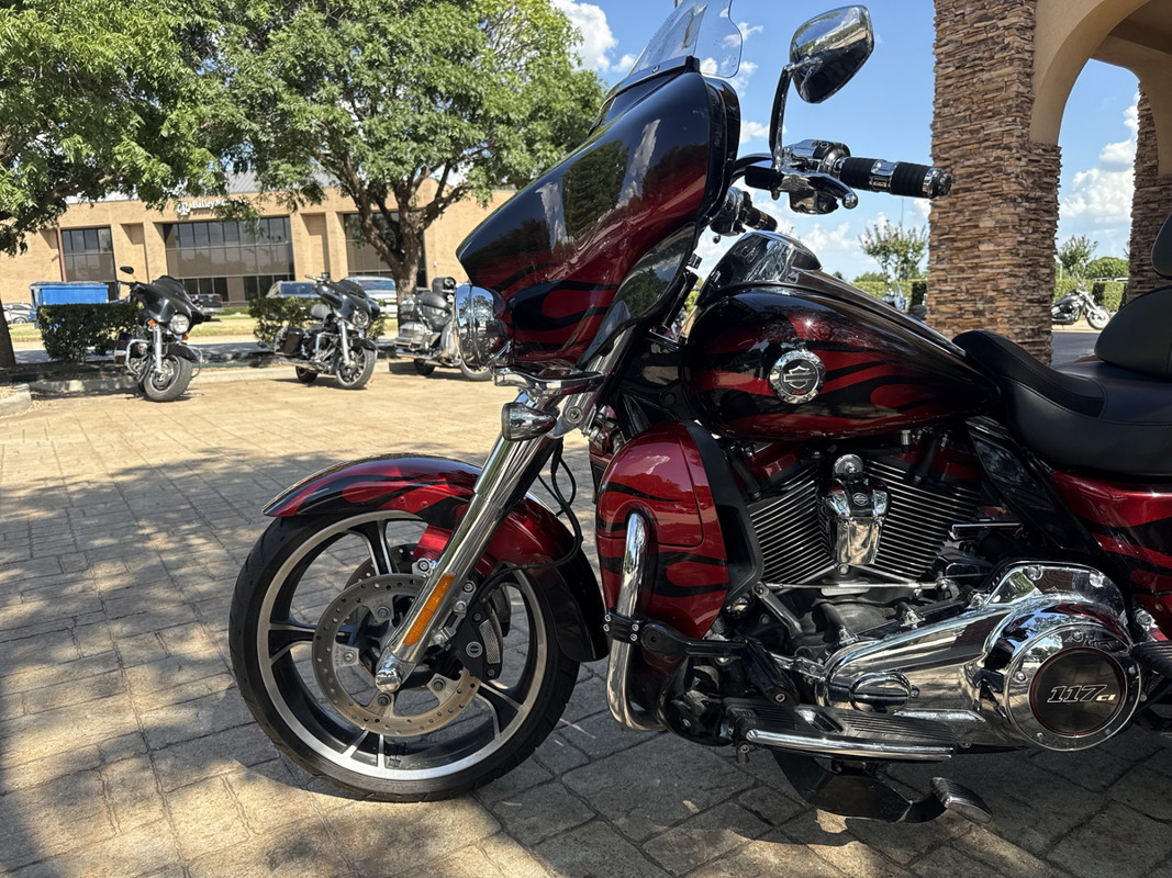 CVO® Tri Glide®