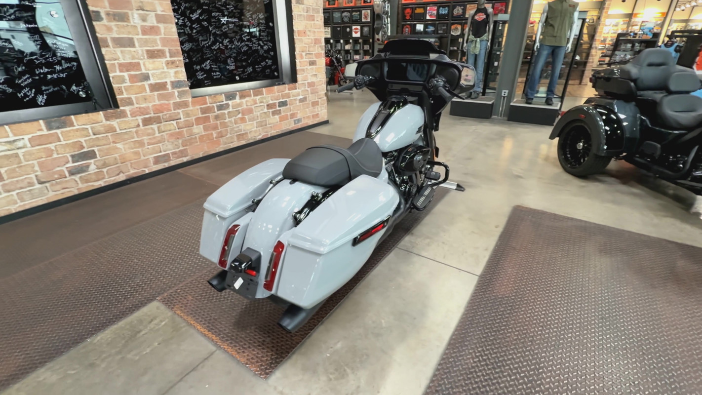 Street Glide®