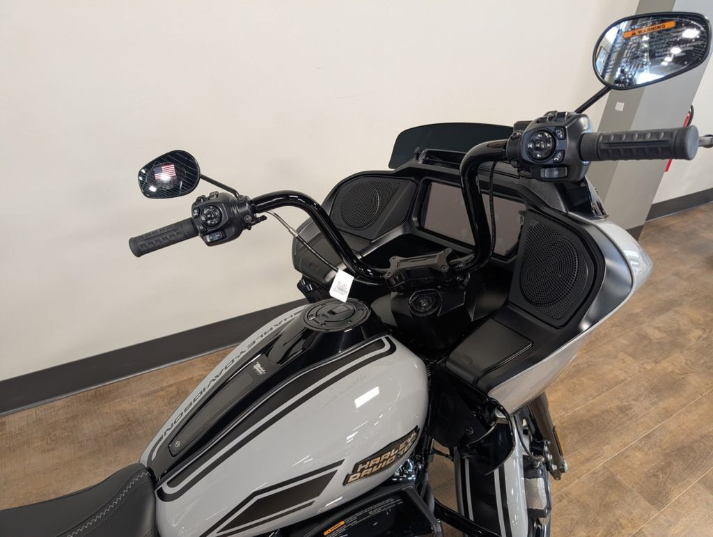 Road Glide®