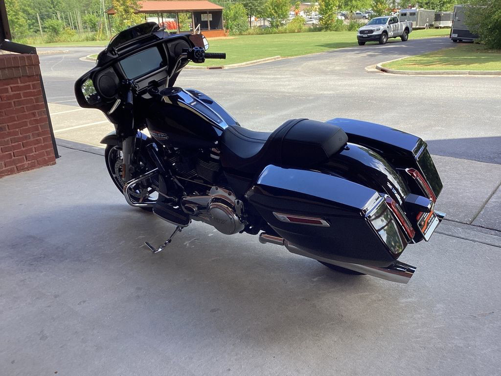 Street Glide®