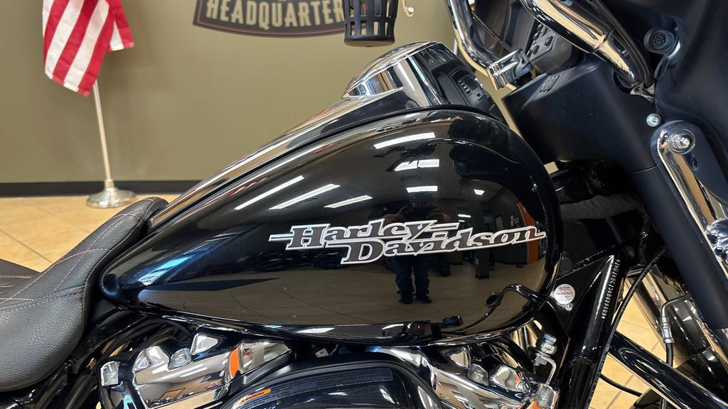 Street Glide®