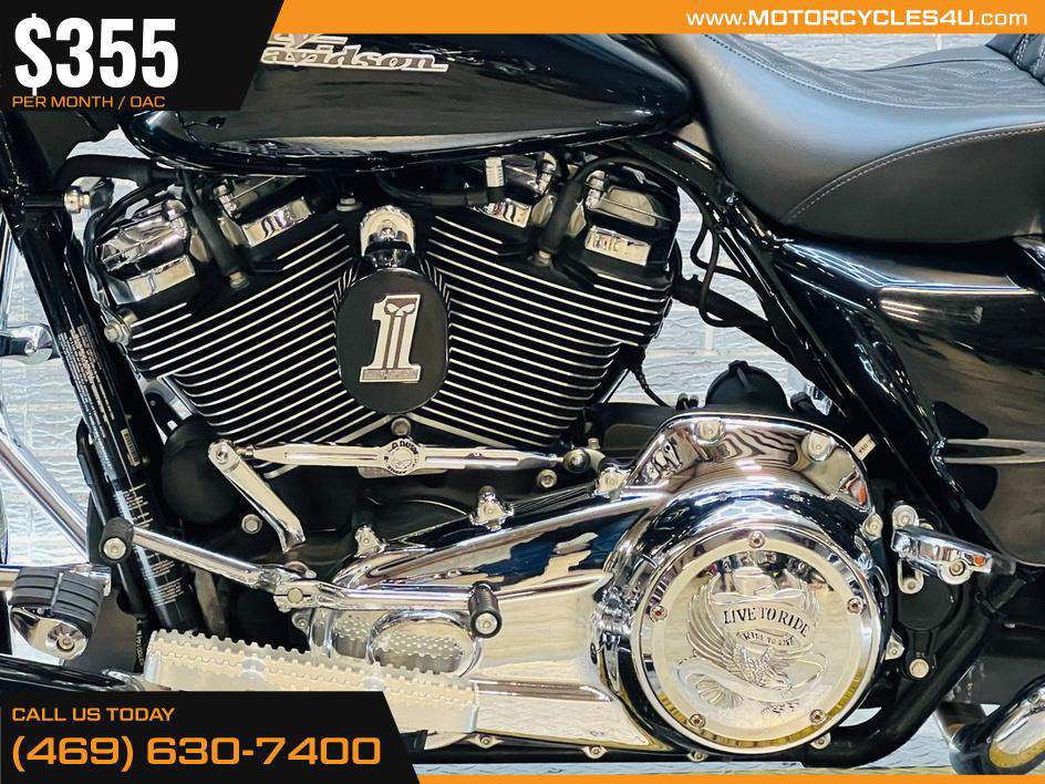 Street Glide®