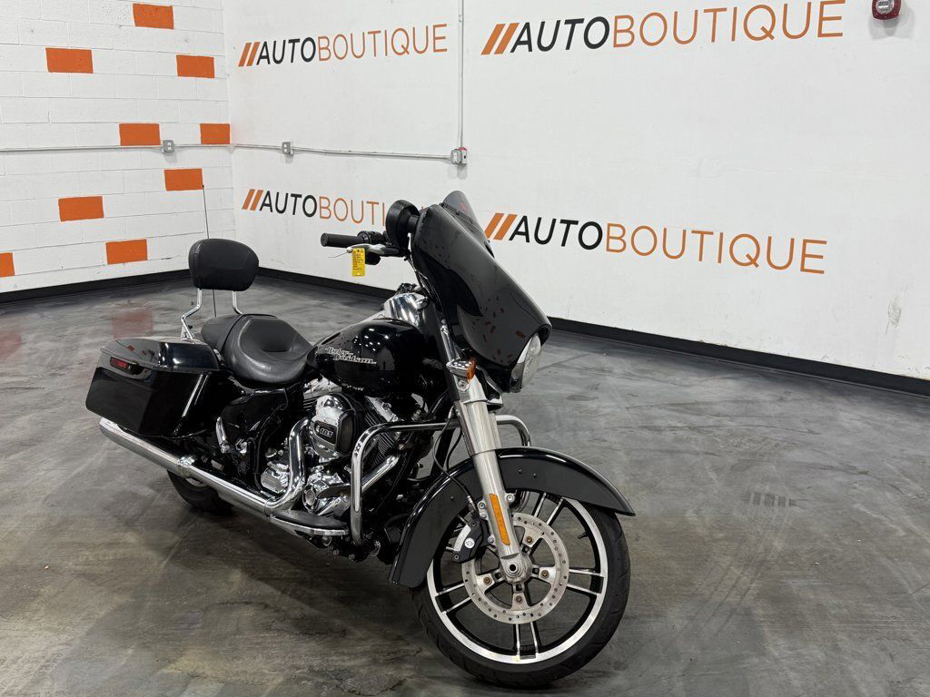 Street Glide®