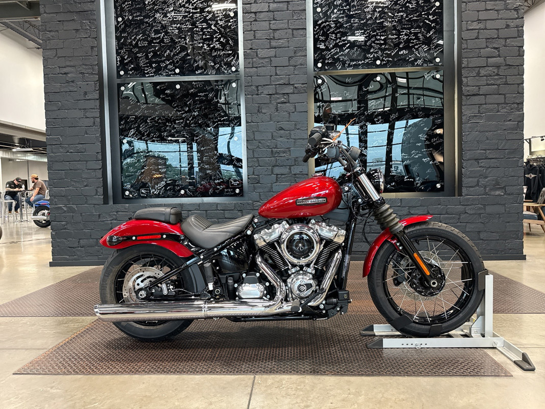 Street Bob®