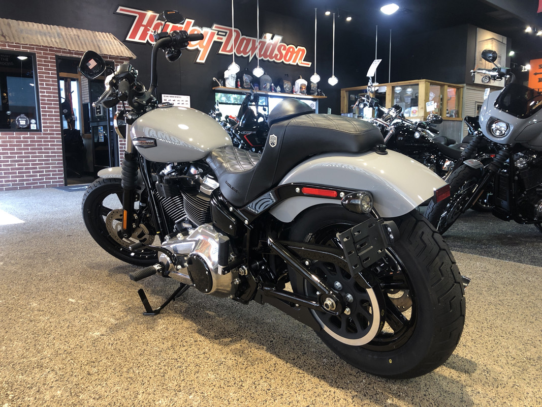 Street Bob®