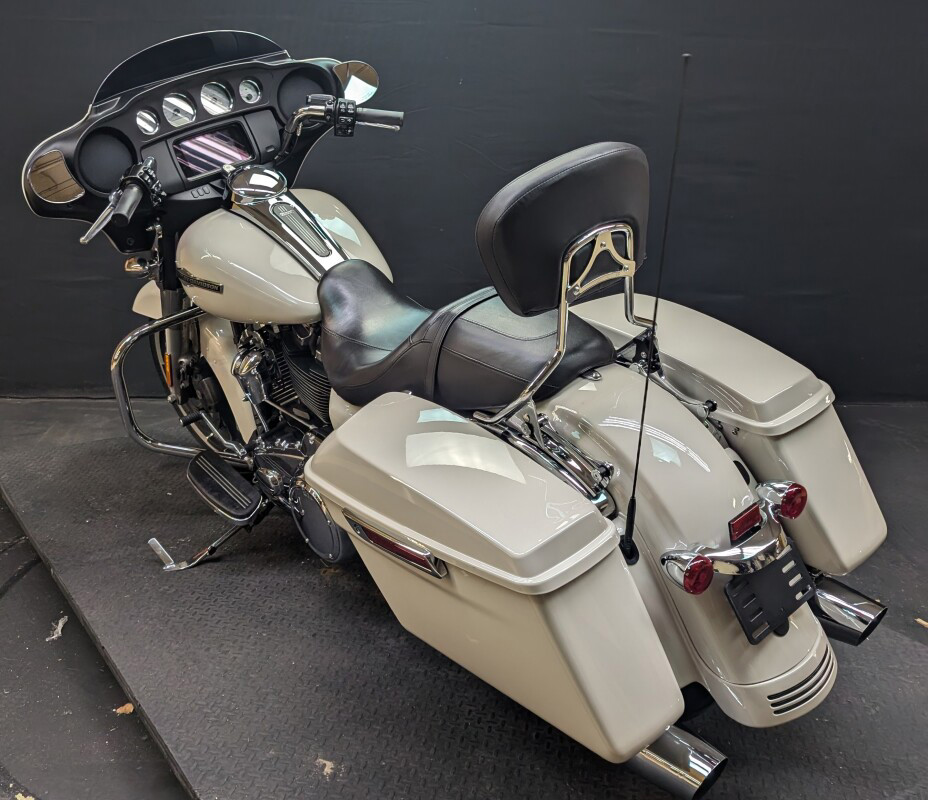 Street Glide®