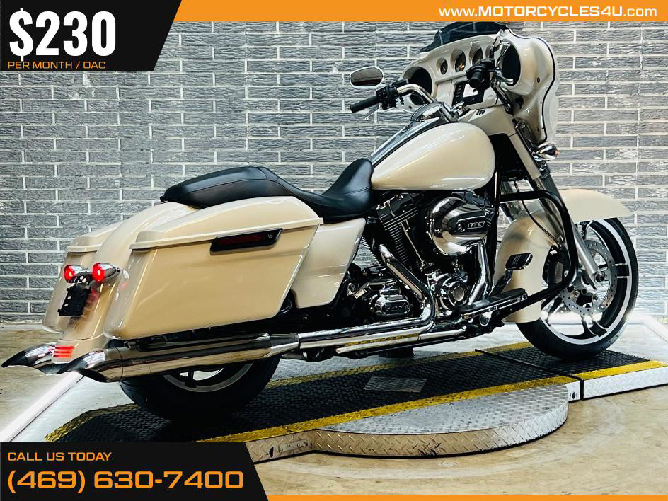 Street Glide®